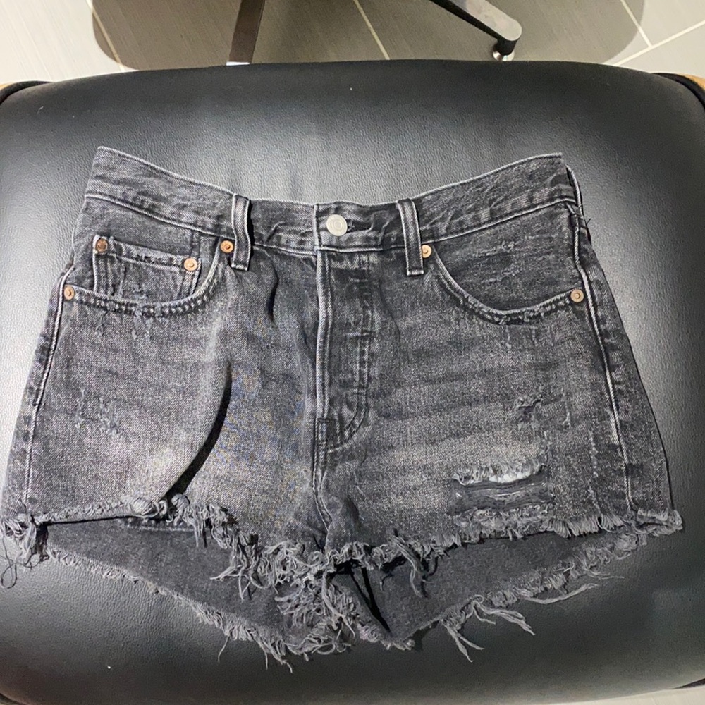 Levi’s 501 black jean shorts